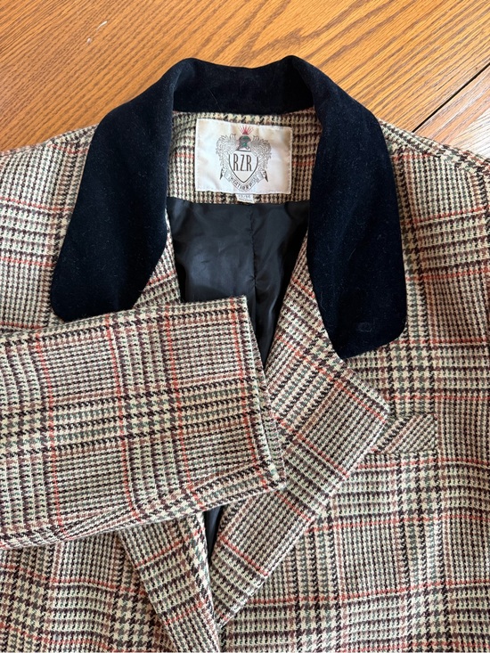 R.Z.R. Weatherwise Jackets & Blazers - Vintage Wool Houndstooth Blazer with Black Velvet Collar